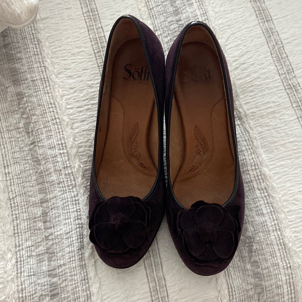 Sofft Black Suede Floral Shoes - Size 8N. Lovely! Have purple suede too!!